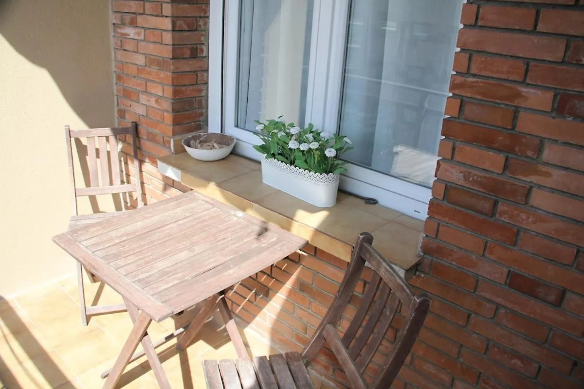 Apartment Nice, Cozy, Up To 6, Fcb Stadium, Free Parking Barcelona Spain