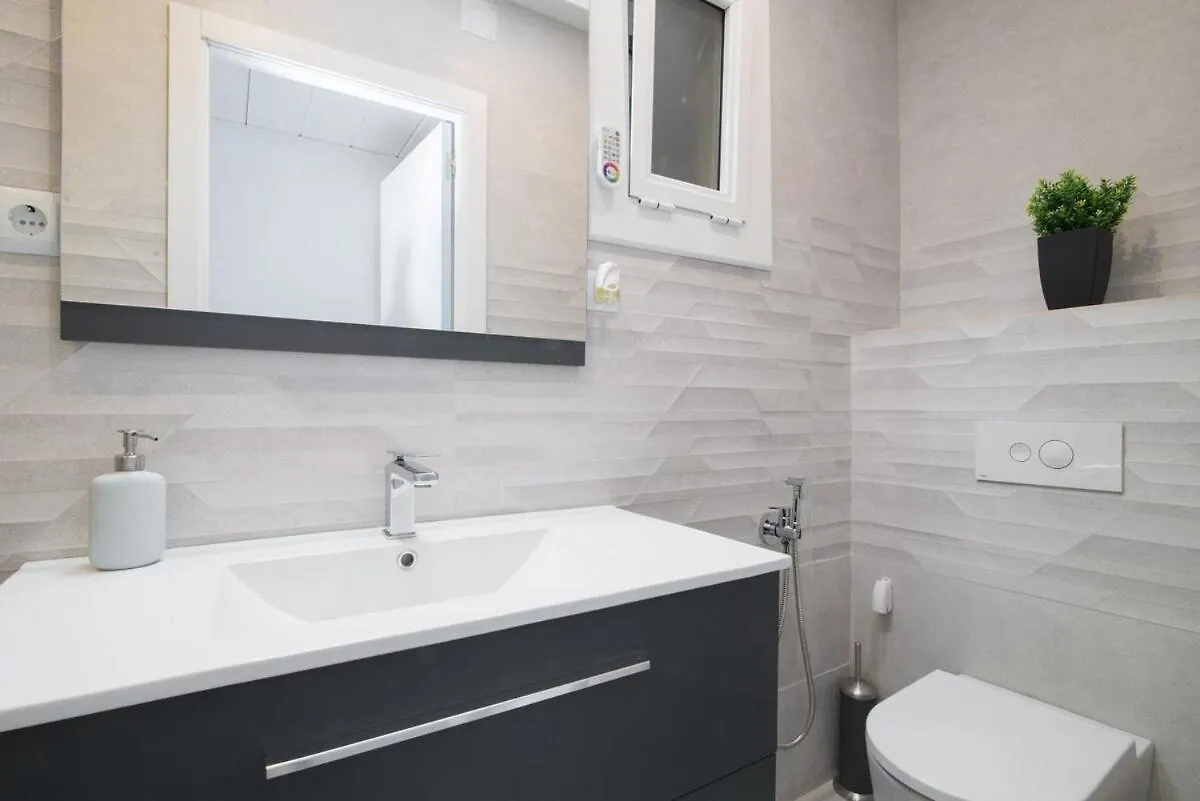 Nice, Cozy, Up To 6, Fcb Stadium, Free Parking Barcelona